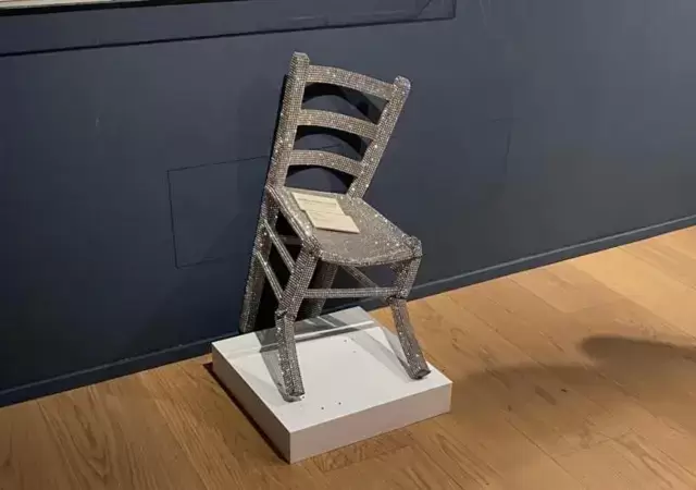 La silla de Van Gogh fue daada por una pareja en el Palazzo Maffei.