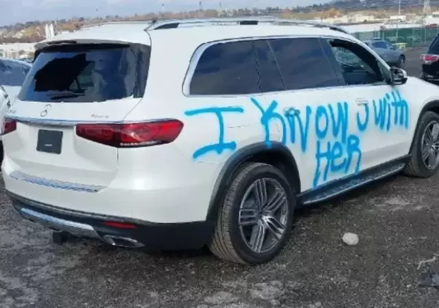 "S� que est�s con ella": el Mercedes-Benz GLS que termin� en subasta tras una infidelidad.