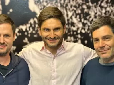 Maximiliano Pullaro junto a sus hermanos.