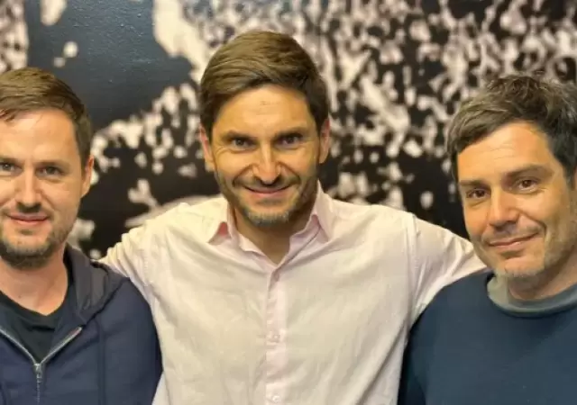 Maximiliano Pullaro junto a sus hermanos.