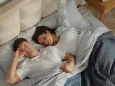 Beneficios de dormir en pareja.