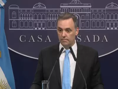 Manuel Adorni en la conferencia de prensa. (Foto: web)
