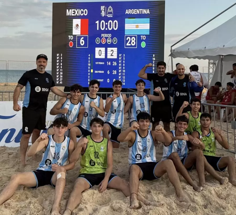 La celebraci�n de los pibes tras la victoria