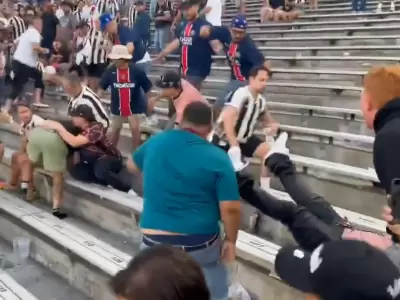 Hist�rico triunfo de Botafogo sobre PSG termina con incidentes en las tribunas.