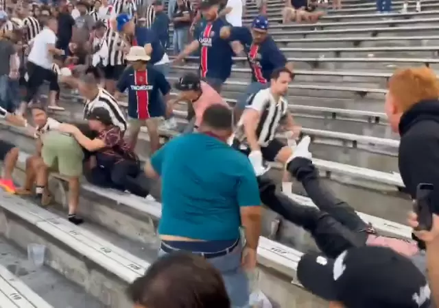 Hist�rico triunfo de Botafogo sobre PSG termina con incidentes en las tribunas.