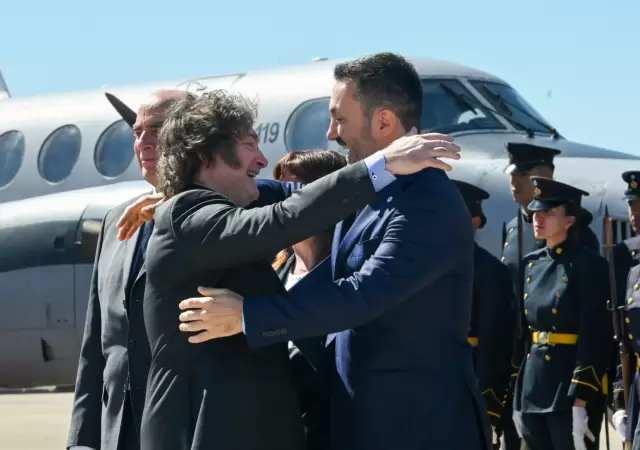 Javier Milei destac� a Luis Petri como la "super estrella" de su Gabinete, responsable de una gesti�n hist�rica.