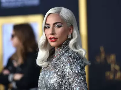 Lady Gaga se incorpora al elenco como una misteriosa maestra en Nevermore.