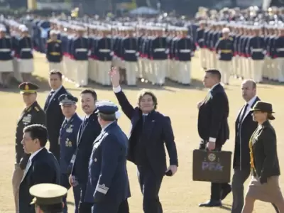 Javier Milei en el acto del campo de polo junto a Luis Petri