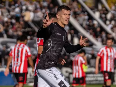 El festejo de Lencioni para la igualdad de Gimnasia