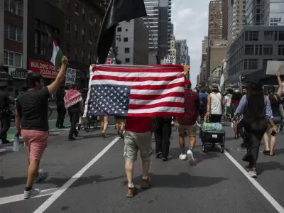 Miles de personas protestas en EEUU contra el ataque de Trump a Ir�n.