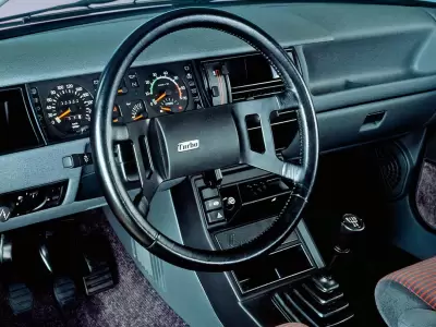 Interior de Renault 11.