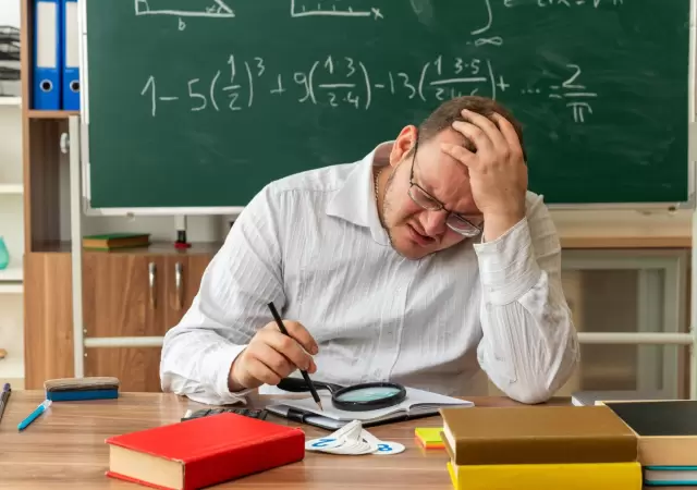 Docente estresado.