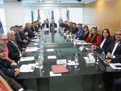 Gobernadores presionan y proponen redistribuir el impuesto a los combustibles