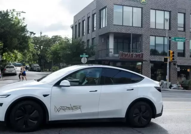 Veh�culos sin conductor: c�mo funcionan los Robotaxis de Tesla en su debut real.
