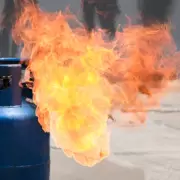 Incendio en Guaymall�n por una garrafa encendida: se salv� de milagro