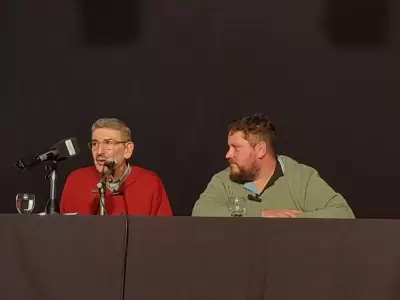 Ricardo Mansur y Luis Garc�a Llaur�, en conferencia de prensa.