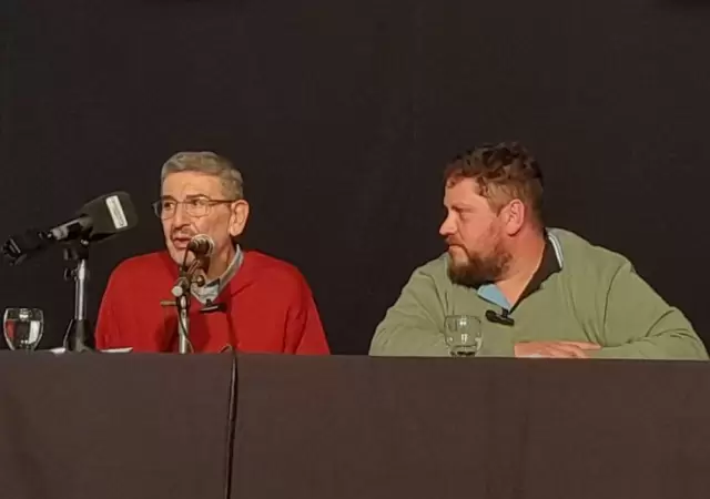 Ricardo Mansur y Luis Garc�a Llaur�, en conferencia de prensa.