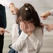 Ordenan a la DGE pagar $4,5 millones a una niña por bullying ignorado