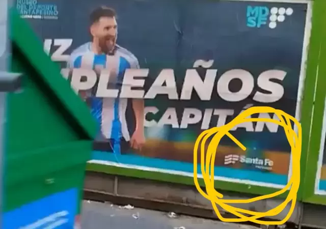 Lionel Mesi y sus carteles.