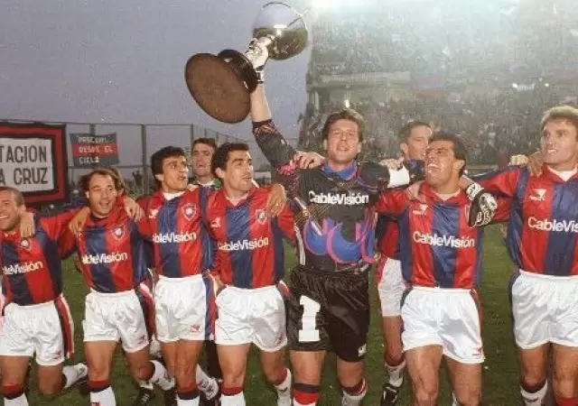 Rivadero, Ortega S�nchez, el Diablo Monserrat, Carlos Netto, Passet, Gra�a, el Gallego Gonz�lez y el Cabez�n Ruggeri encabezan la vuelta ol�mpica