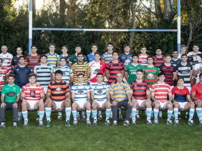El plantel de Los Pumitas ponen en valor a sus clubes posando con las camisetas de sus equipos
