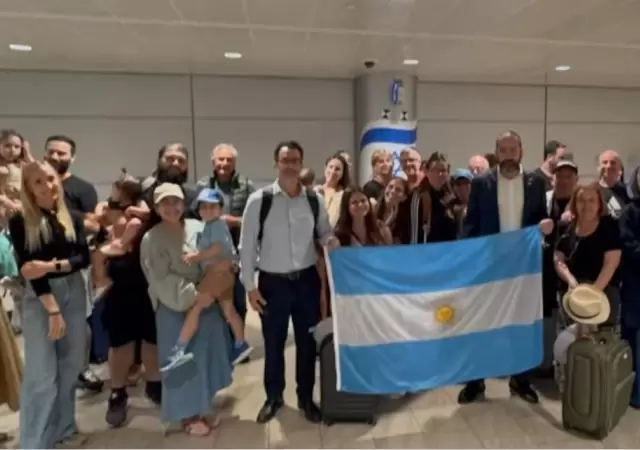El operativo constaba de dos etapas coordinadas con un primer vuelo a Roma y el siguiente a la capital argentina.