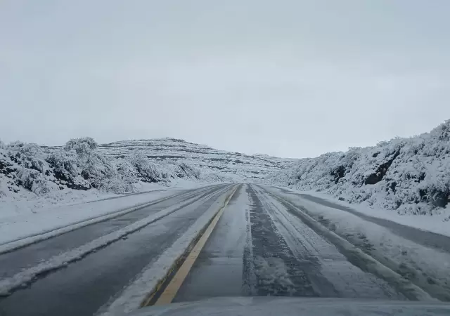 Nieve y hielo en rutas y caminos.