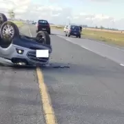 Tragedia en Dolores al volcar un auto en la Ruta 2: dos v�ctimas fatales