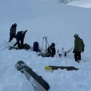 Dram�tico rescate de una pareja atrapada por una avalancha en el Valle de Olum