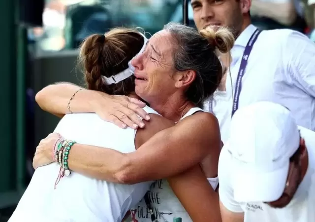 El emotivo abrazo de Solana junto a su madre
