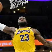 ¿Sigue o se retira? LeBron James tomó su decisión