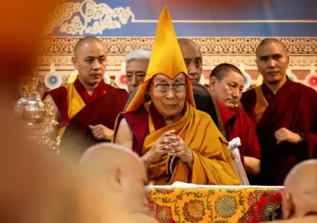 El Oc�ano de Sabidur�a, como dice su t�tulo, debe pensar en la 15 reencarnaci�n para liderar el reclamo por la libertad tibetana.