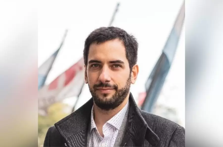 Nau Bernu�s, economista.