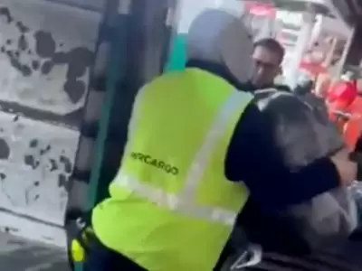 Maleteros despedidos.