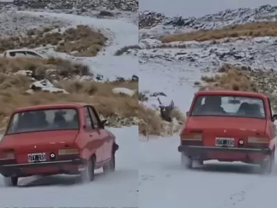 Renault 12 en la nieve.