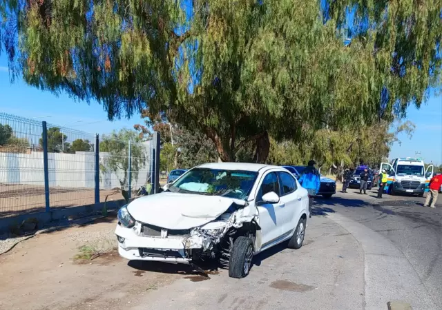 Producto de la descompensaci�n, la conductora del Fiat Cronos termin� invadiendo el carril contrario y choc� de frente con el Toyota.
