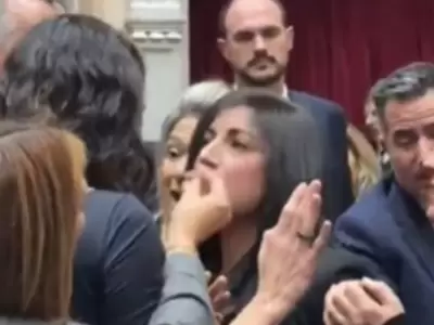 El cara a cara de las diputadas.