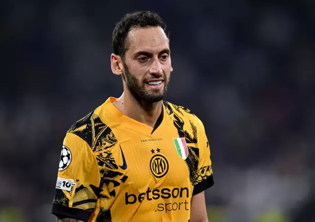 El Turco Calhanoglu le contest� a Lautaro