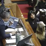 La jura de un diputado de izquierda desat� un esc�ndalo en el Congreso