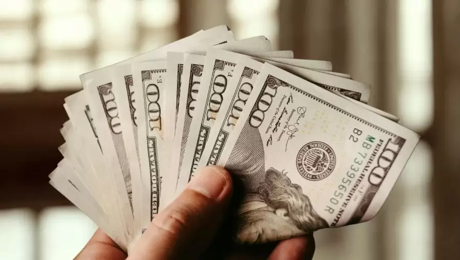 La demanda de d�lares no se da solamente a nivel estatal: el privado tambi�n pide.