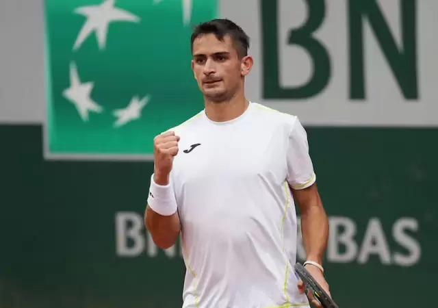 Mariano Navone afuera de Wimbledon