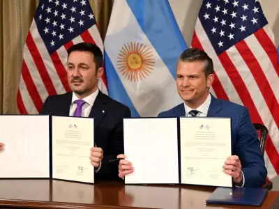 Luis Petri mantuvo una hist�rica reuni�n en Estados Unidos.