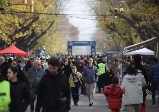 La calle Sarmiento se transforma en peatonal con mucha gastronom�a