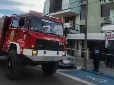 Intervinieron miembros del cuerpo de Bomberos de Cosqu�n. (Foto: gentileza NA / Redes)