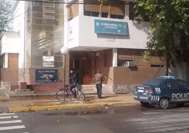 El delincuente de 19 a�os fue llevado a la Comisar�a 13 de Rivadavia por su madre y padrastro.