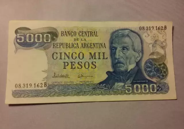 El billete de 5.000 pesos ley 18.188, aparecido en 1976.
