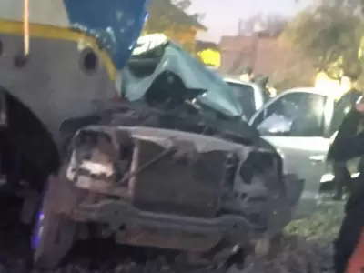 Choque entre una formaci�n del Ferrocarril San Mart�n y una camioneta.