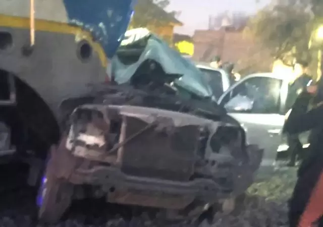 Choque entre una formaci�n del Ferrocarril San Mart�n y una camioneta.