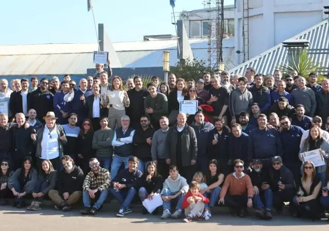 Todo el personal unido durante el festejo