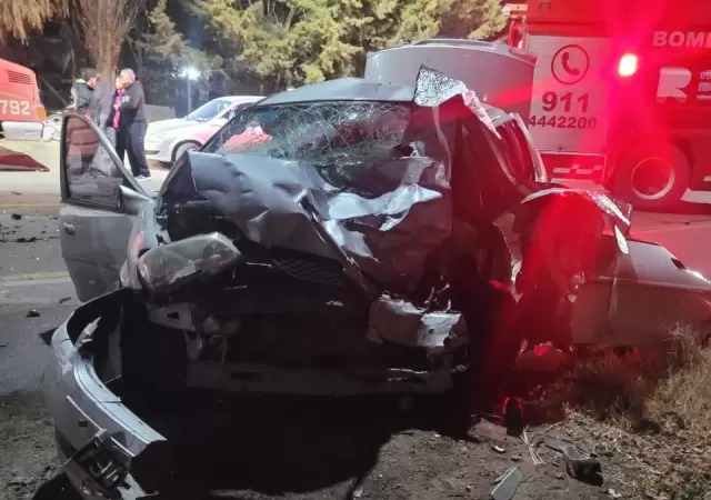 El conductor del Chevrolet perdi� la vida en el acto. Su acompa�ante, una mujer de 63 a�os, fue trasladada al Hospital Perrupato.